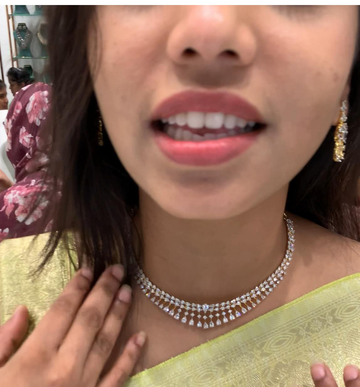 CHOKER WITH EAR RINGS