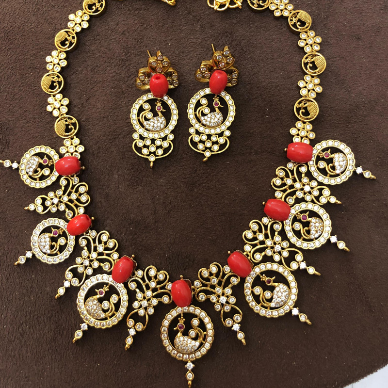 SHORT NECKLACE