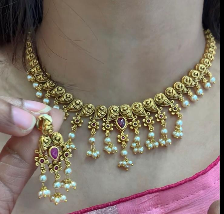 SHORT NECKLACE