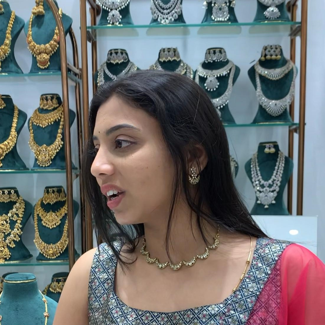 CHOKER WITH EAR RINGS