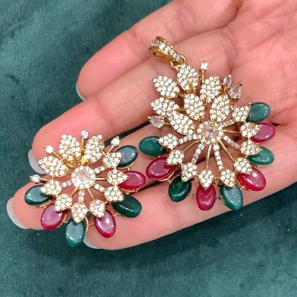 PENDENT WITH EAR RINGS